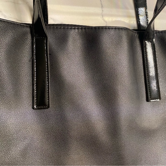 Givenchy Parfums Bag - Picture 5 of 9